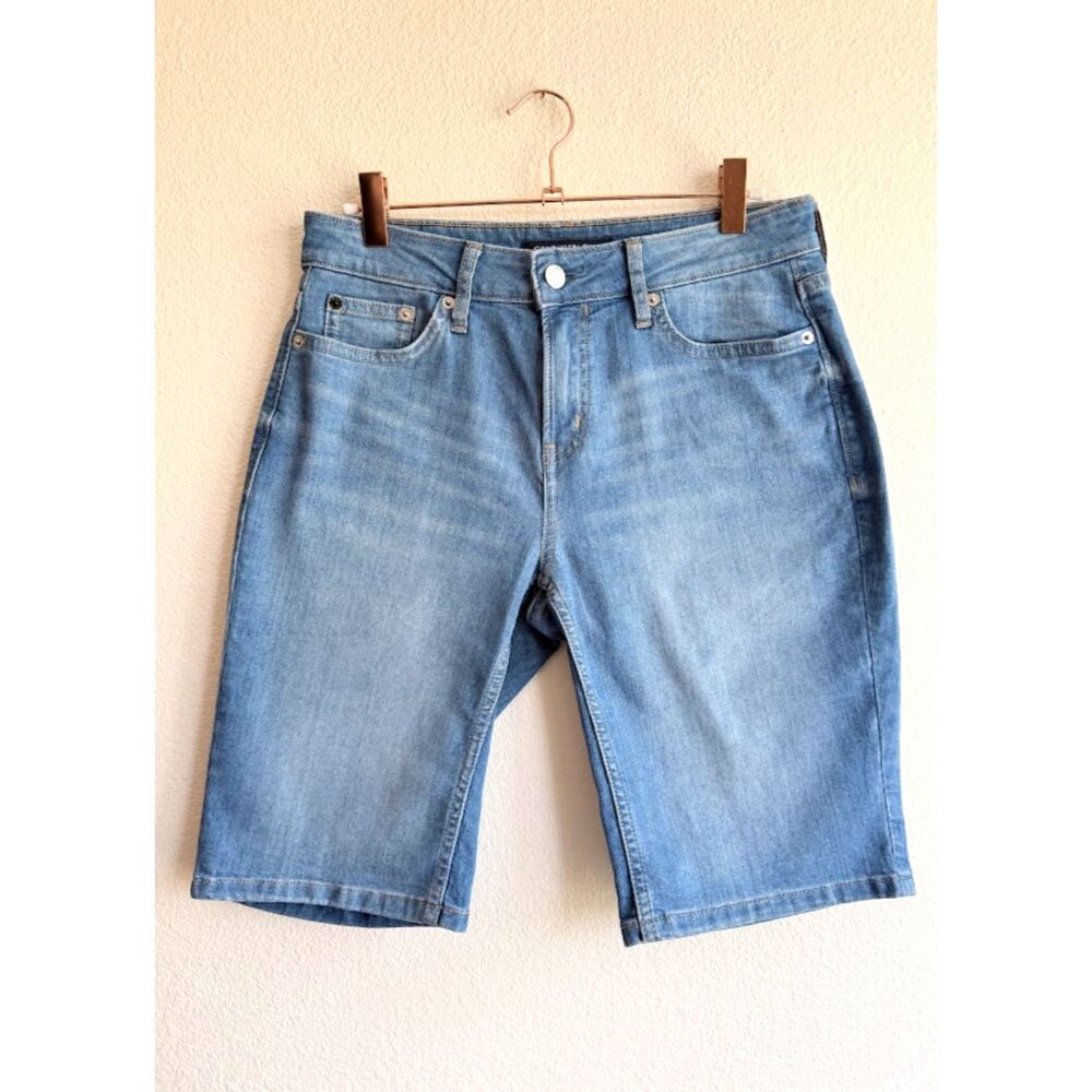 Calvin Klein Jeans Mid Rise Boyfriend Denim Shorts in Mid Blue Stonewash size 6